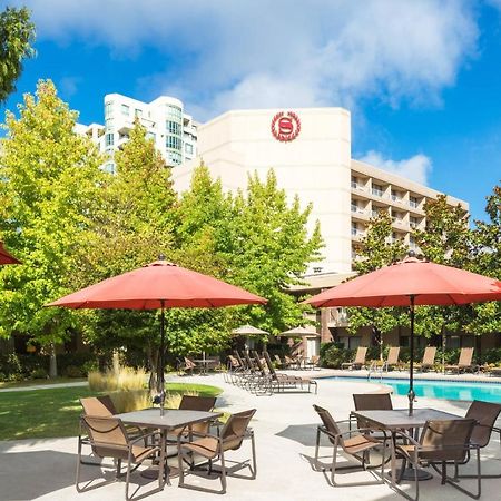 Sheraton Vancouver Airport Hotel Ричмонд Экстерьер фото