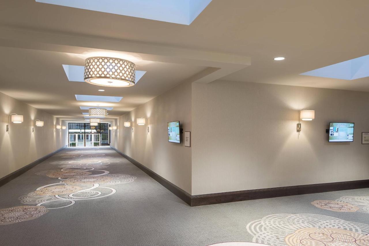 Sheraton Vancouver Airport Hotel Ричмонд Экстерьер фото