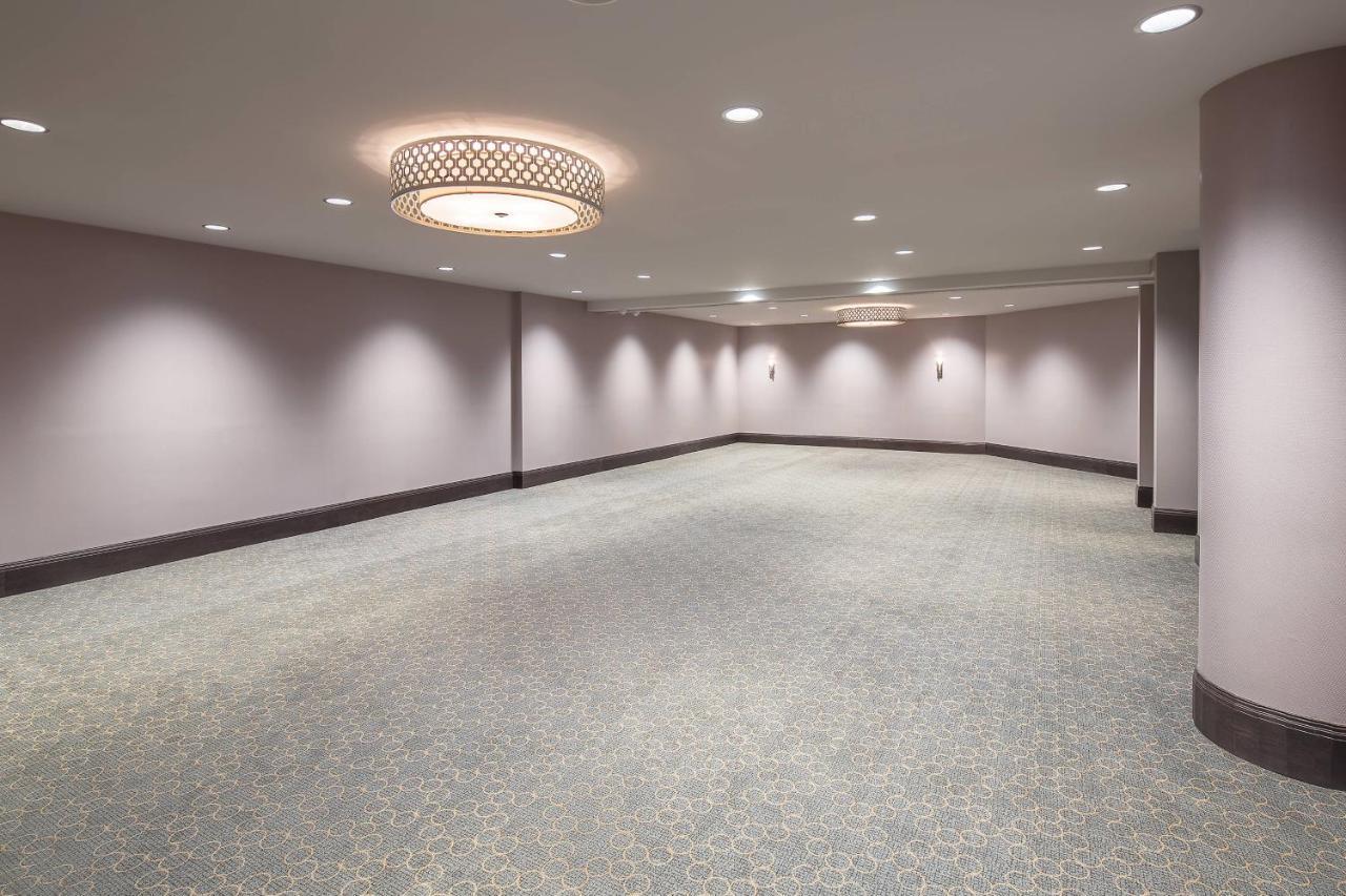 Sheraton Vancouver Airport Hotel Ричмонд Экстерьер фото