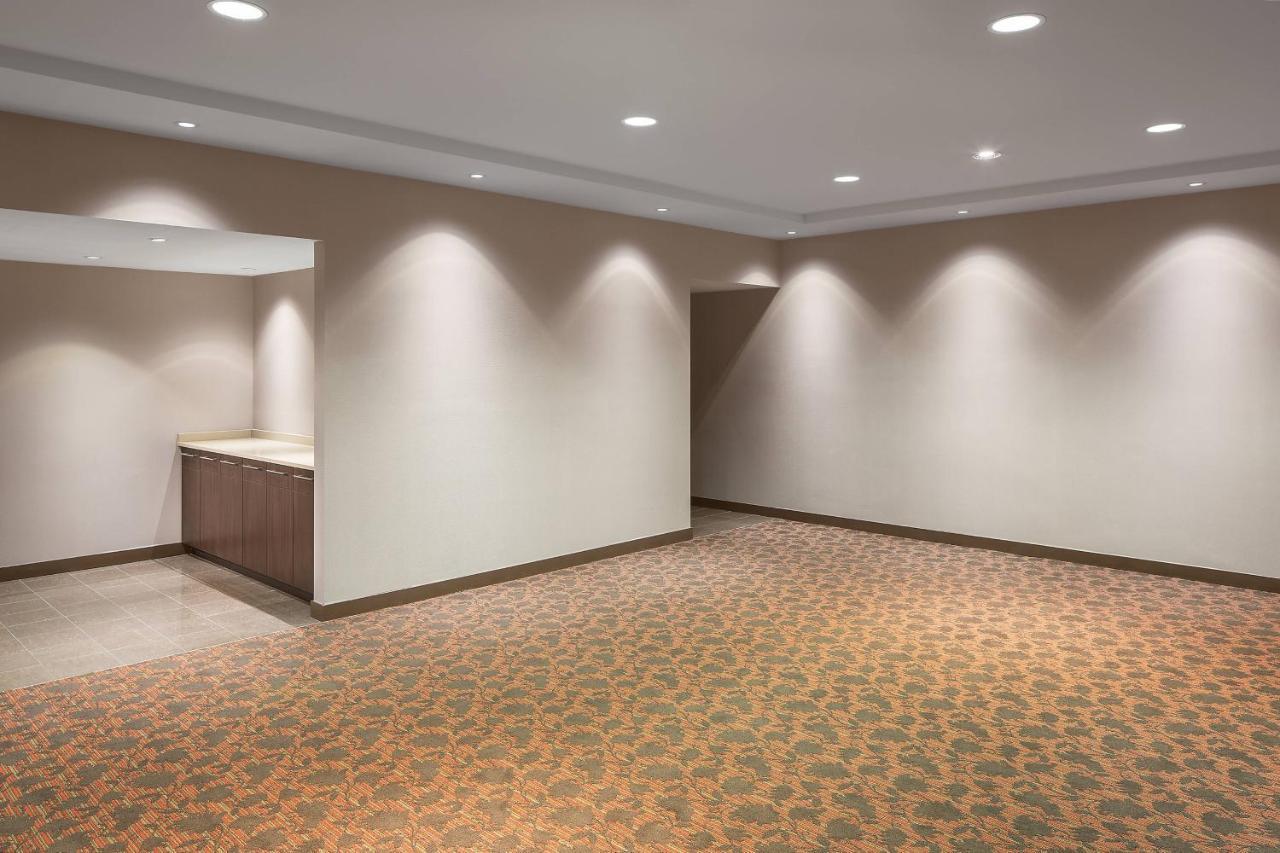 Sheraton Vancouver Airport Hotel Ричмонд Экстерьер фото