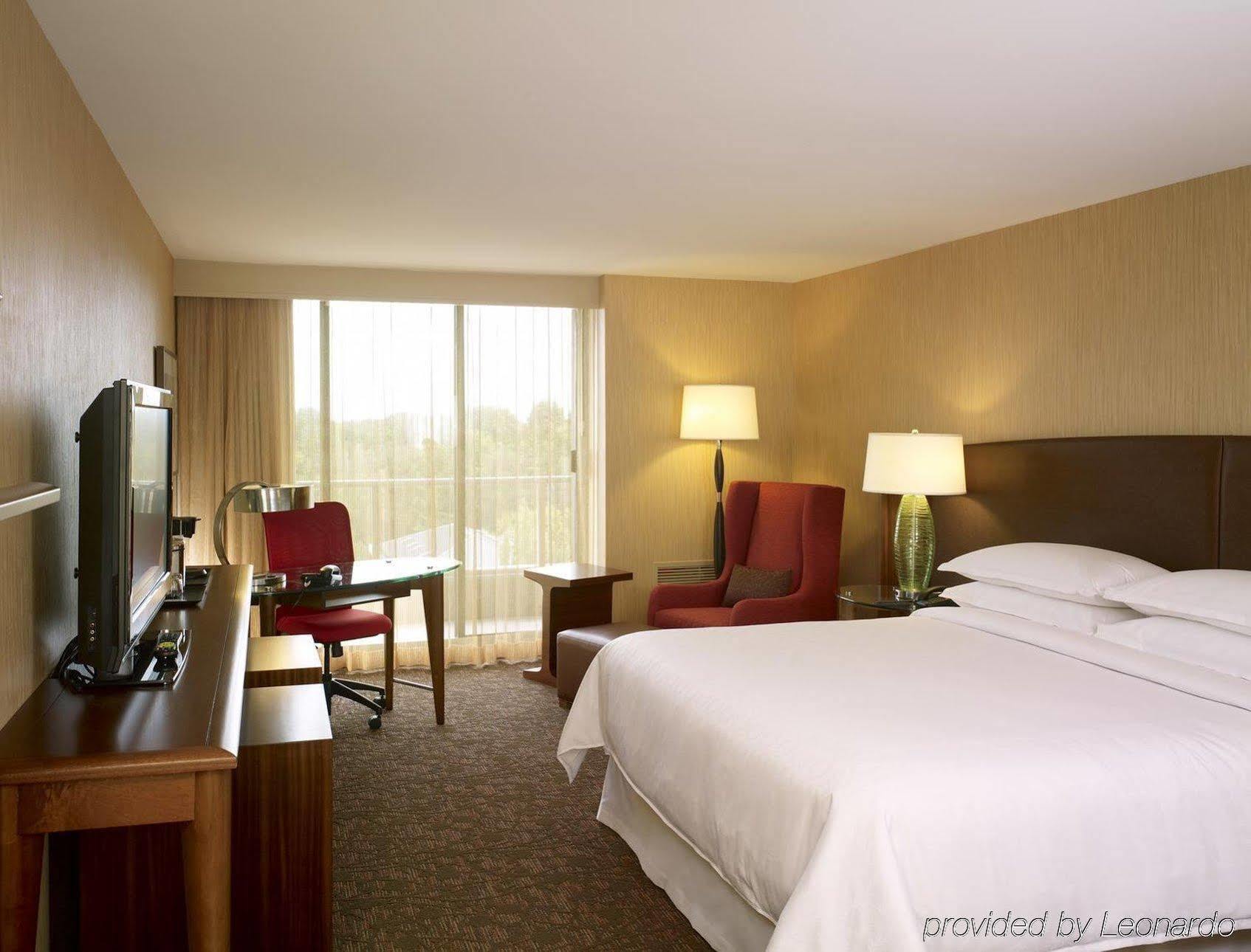 Sheraton Vancouver Airport Hotel Ричмонд Экстерьер фото